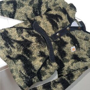 Carhartt Textured Fleece in Black and Tan